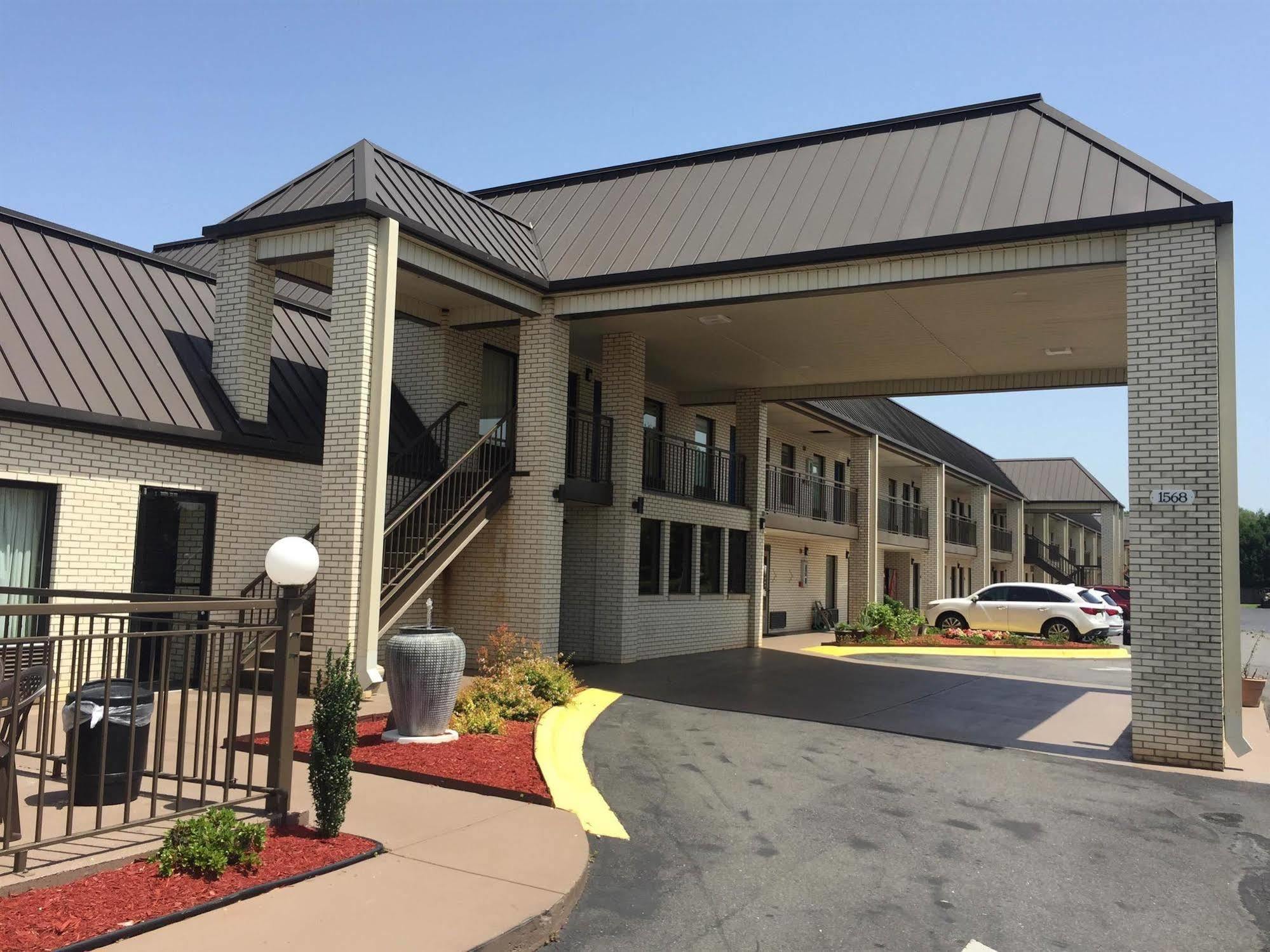 Deluxe Inn And Suites York Exterior foto